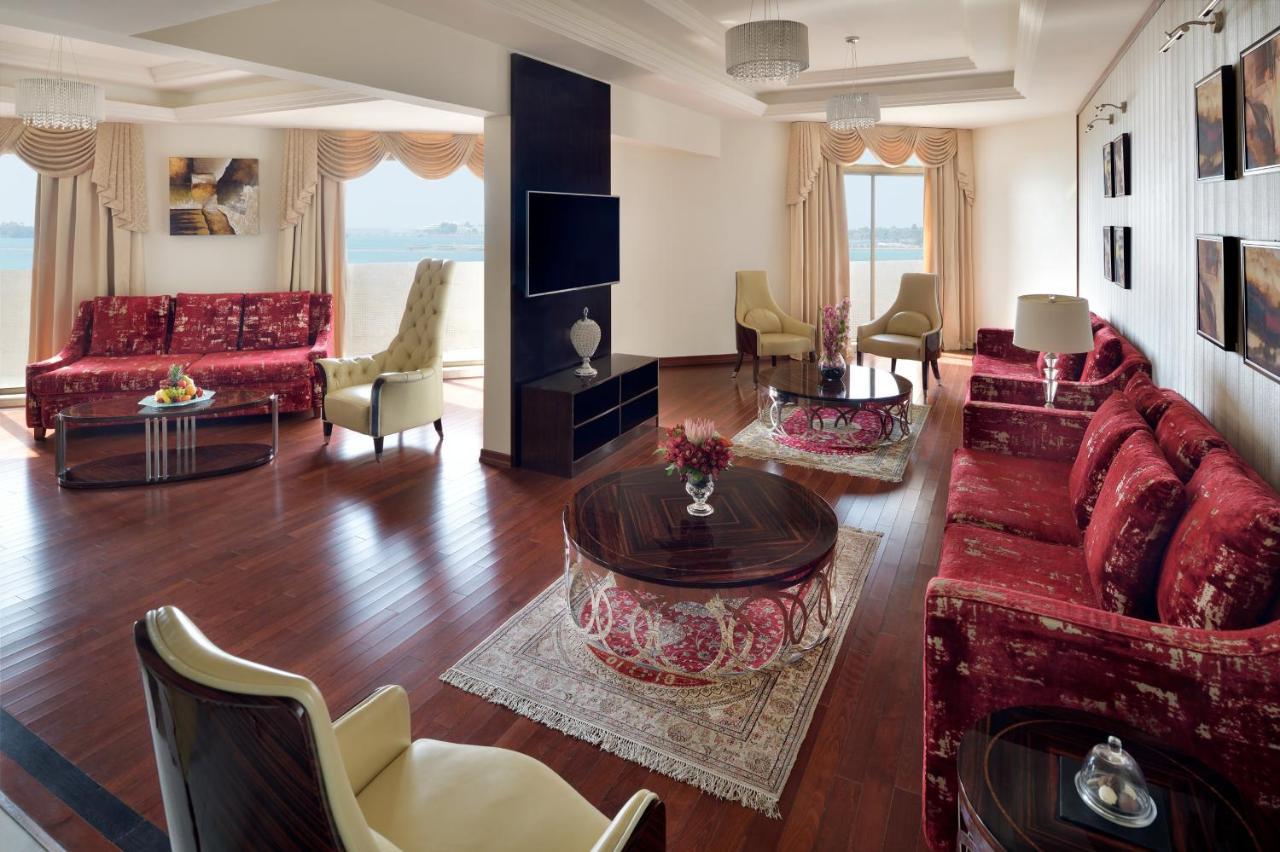 Intercontinental Jeddah By Ihg Hotel Exterior photo Suite at the hotel
