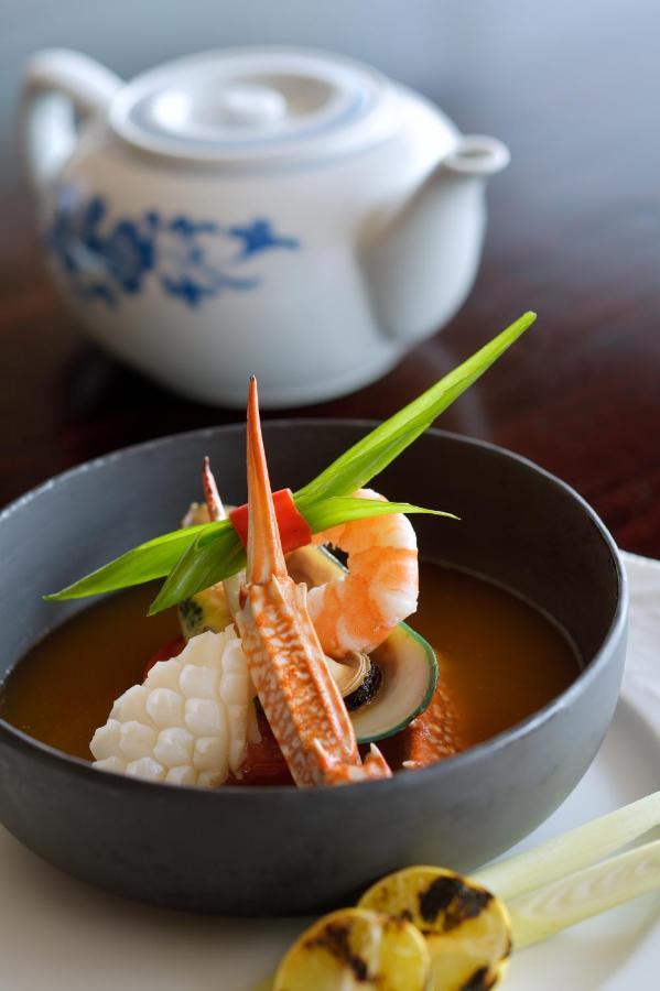 Intercontinental Jeddah By Ihg Hotel Exterior photo A bowl of Haejeot