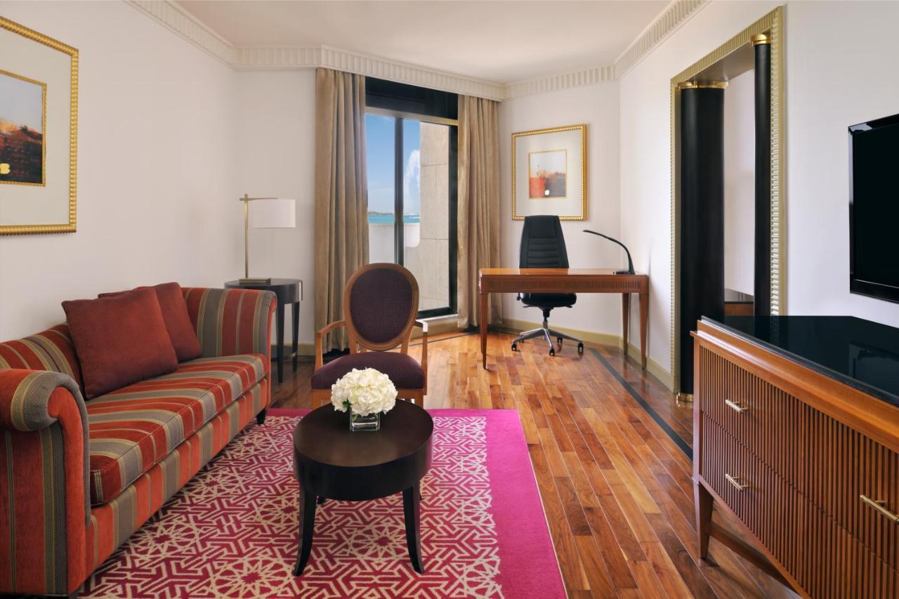 Intercontinental Jeddah By Ihg Hotel Exterior photo