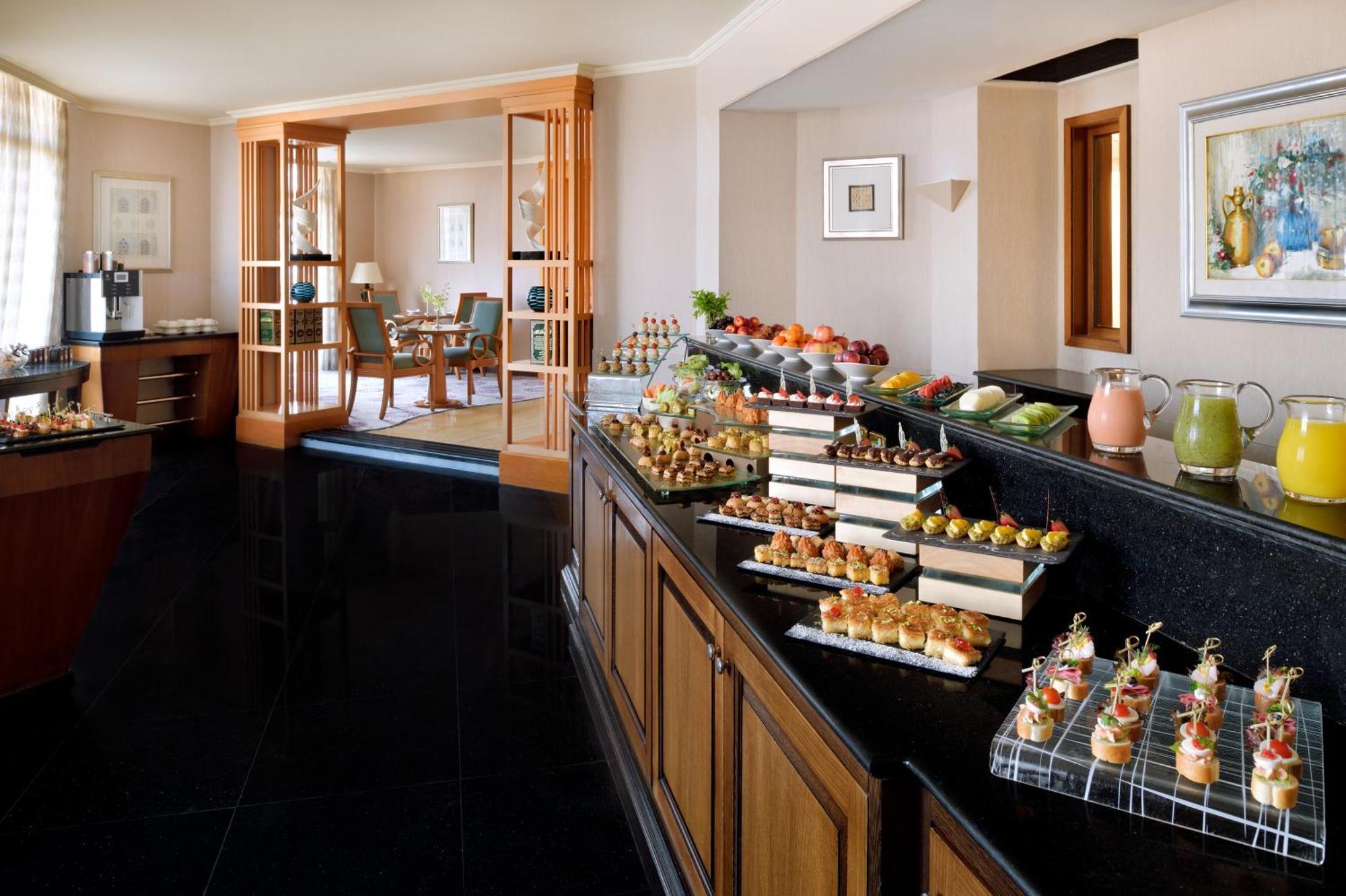 Intercontinental Jeddah By Ihg Hotel Exterior photo The Club at London Heathrow Airport